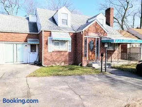 Sweet home, King bed, backyard and parking - Image 1