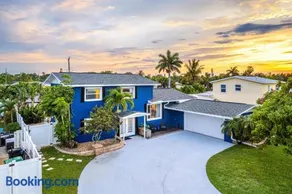 TIKI BLUE-Fun for Big Groups-Near Beach, Hot Tub, Heated Pool - Image 2