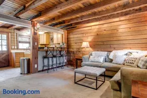 Its a Cabin Life 4 bed 2 bath - Image 1