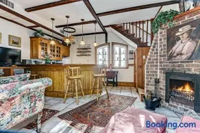 554 E Taylor Street CH - Image 2