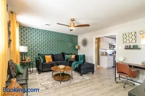 Family friendly & 5-mins to downtown Graham - Image 2