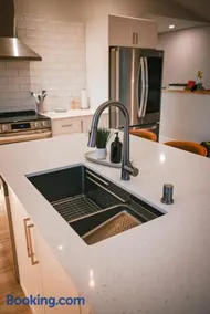 Courtenay Luxe Suite - Image 1
