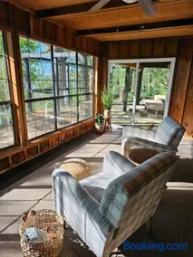 Lake View Retreat - Image 1