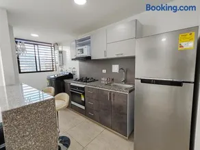 Apartamento amplio frente a Santo Tomás con parqueadero privado y wifi - Image 5