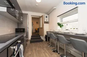 Thameside Terrace - 4Bed 3Bath near Purfleet train station - Image 2