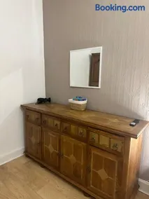 Edinburgh City Centre Double Room with Garden - Image 3