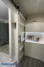 Beautiful & peaceful studio with private entrance - Image 3