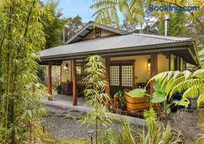 Volcano Tea House Cottage-SpaBath-HotTub-FirePlace - Image 2