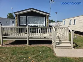 Fabulous 8birth modern mobile home close to beach Pet FREE - Image 1