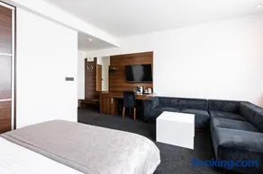 Tempus Club Garni Hotel - Image 4