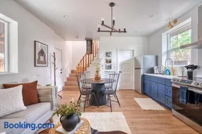 Mt Hood Log Cabin! Fresh Remodel with Airstream 2 - Image 1