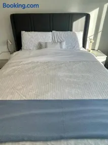 Sunny Queen-size Bedroom with Private Bath in Brand New House - Image 2