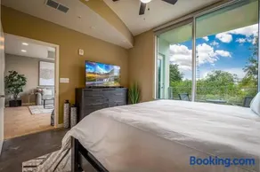Stunning & Luxurious 2Bed 2Bath Open floor plan - Image 3