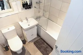 Private room in a new build - Image 5
