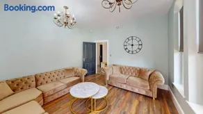 7 Bed, 7 BR Victorian Accom - Sleeps 14 - Image 3