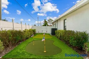 Heated Pool Mini Golf Game Room Near Beaches - Image 3