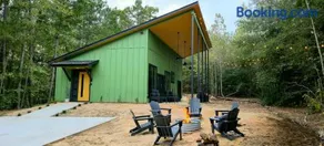 Modern Cabin Retreat Easy Drive to Canton and Tyler - Image 5