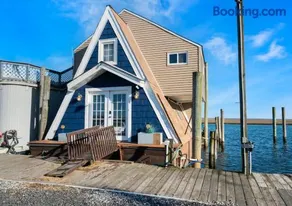 Jones Beach Houseboat - Image 3