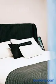 Your Dream 1BR Awaits in Box Hill's Heart - Image 4