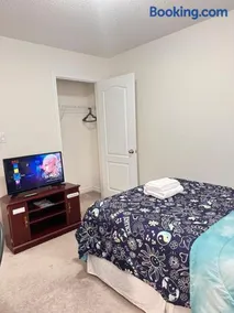 Nice Cozy Room in Thorold, close to Niagara Falls - Image 3