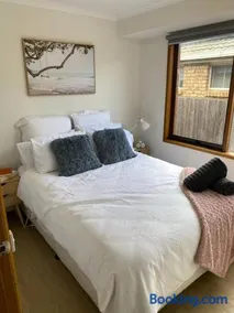 4 bedroom 2 bath renovated with spa king bed and free arcade games sleeps 10 - Image 3