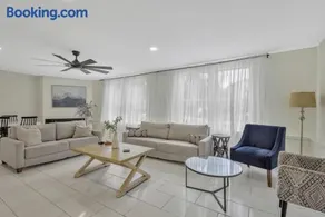 Beautiful Home with heated pool and Fenced Yard by Siesta Key! - Image 2