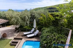 Villa Privata con Giardino e Piscina - Image 2
