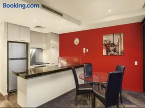Lovely waterfront condo with swimming pool and gym in the heart of Docklands - Image 5