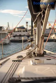 Magnificent sailboat with free parking for cars - Image 4