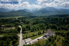 Evergreen Chalet - Image 2