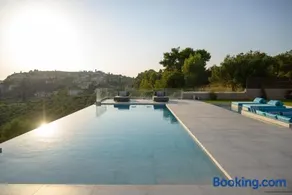 Reina del Cielo Luxury Villa - Image 3