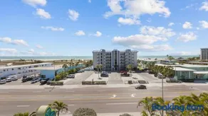 Crystal Palms Treasure Island Retreat Steps from the Beach - Image 4