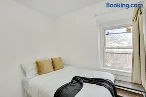 townhouse style two level apartment - Image 5