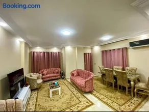 Royal Vibe Stay - Image 1