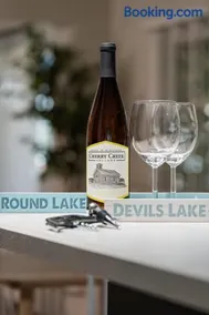 Peach Beach Retreat, 5 bedroom, Devils & Round Lake - Image 3