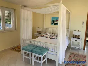 Charming Mokalo Seaside House next to Beach - Image 3
