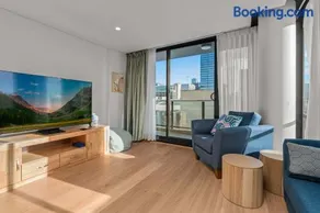 Executive Edge City 2 Bed Apartment with Car park - Image 2
