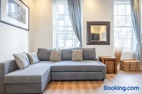 TRADITIONAL 3 BEDROOM QUIET DUPLEX FLAT BY HIGH ST, TRAMS and BUSES - JUST 1-5 MILES TO CENTRE - Image 2