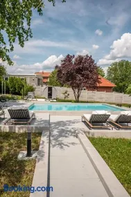 YAMM Pool House - Image 2