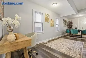 Modern 4BD 2BA Family Home - Image 4