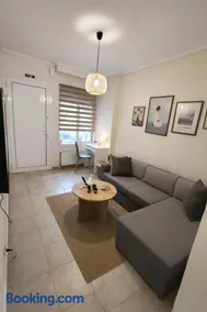 Castra Garden House Private Parking - Image 1