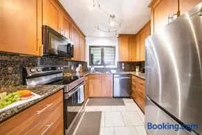 Oceanfront & Oceanview Pool View Fully Renovated Walk to Lydgate Beach - Image 5