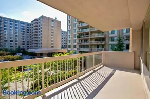 Prime Location! Spacious & Comfy - Image 4