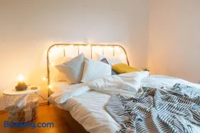 Große 3 Zimmer Wohnung mit Netflix in zentraler Lage - Image 2