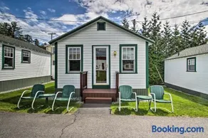 Charming Laconia Cottage: Walk to Weirs Beach - Image 2