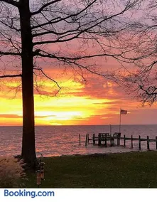 Waterfront Lux Cottage With Amazing Views Near DC - Image 2