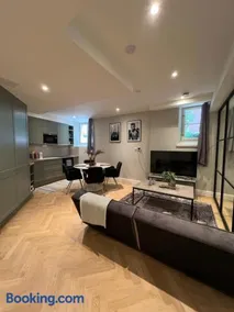 Executive Living Östermalm Apartment - Image 1