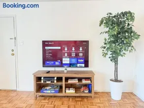 Spacious and Convinient near NYC Parking Available - Image 1