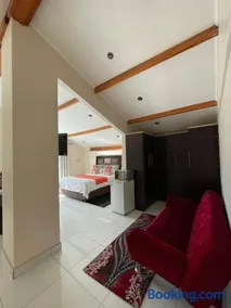 Zinzanathi Guest house - Image 1