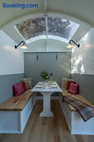 Bannfield shepherds hut - Image 5